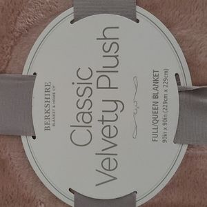 Berkshire Classic Velvety Plush  Blanket Rose Smoke Full/Queen Size